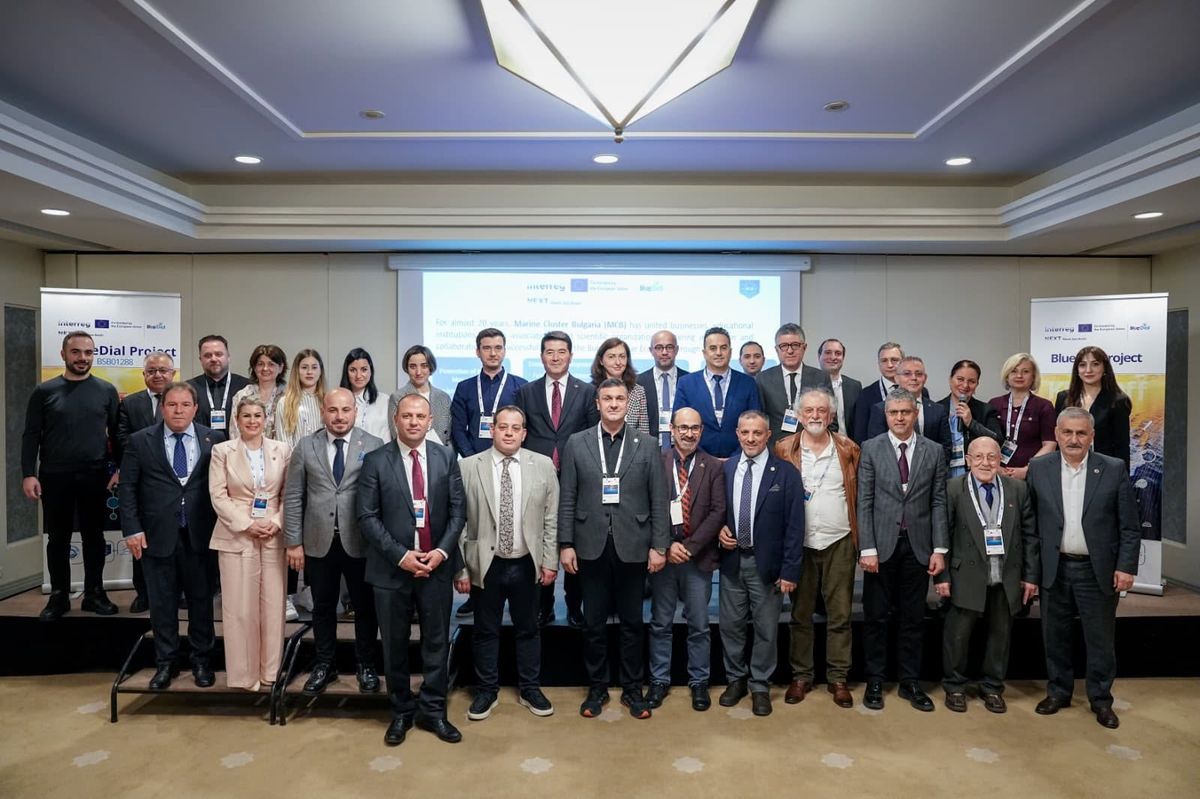BlueDial project kick-off meeting - group photo of project partners